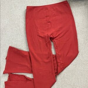 Red Flared Leggings with Inside Slit

Heavy thickness

High waisted